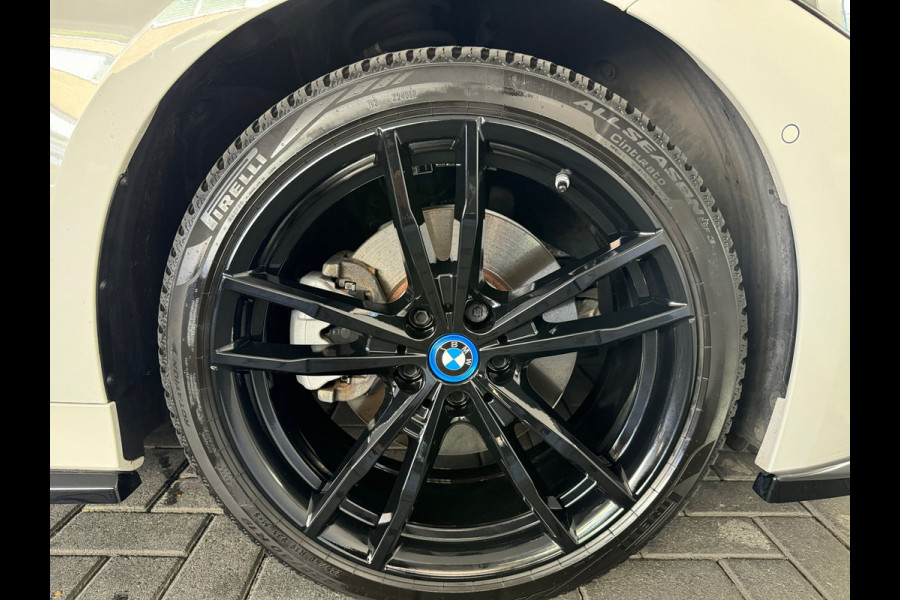 BMW 3 Serie Touring 330e M Sport HuD|Keyless|Sfeer|Camera