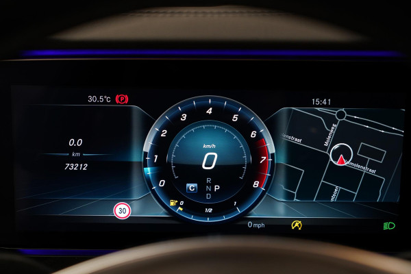 Mercedes-Benz E-Klasse Coupé 200 AMG|Pano||Burmester|Massage|Memory|360º|Diamond White|