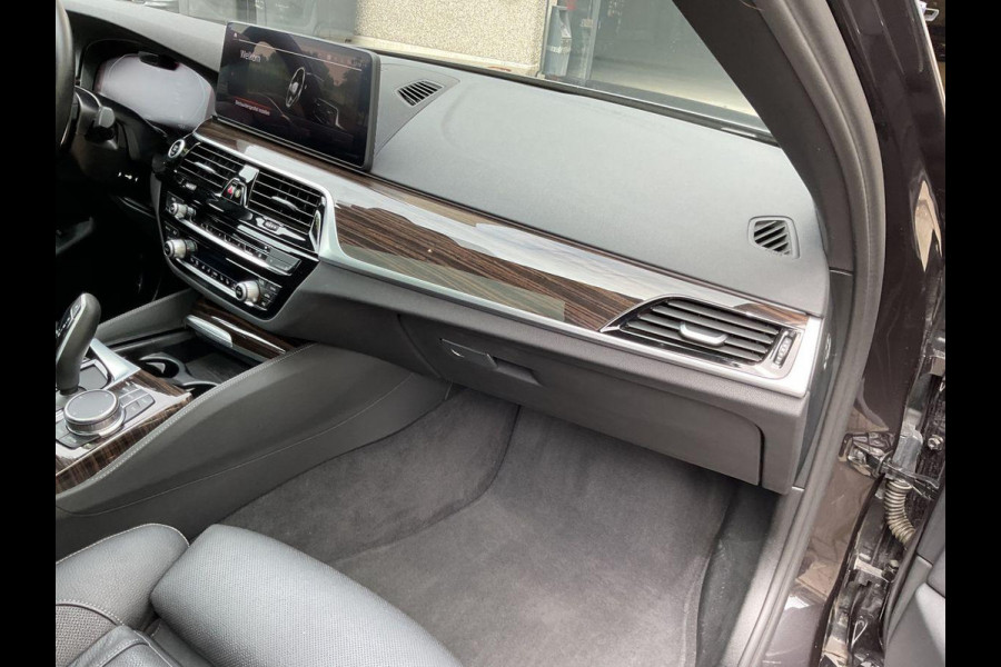 BMW 5 Serie 530i Business Edition Plus M Sport|Pano|Leder|HUD|Dealer onderhouden