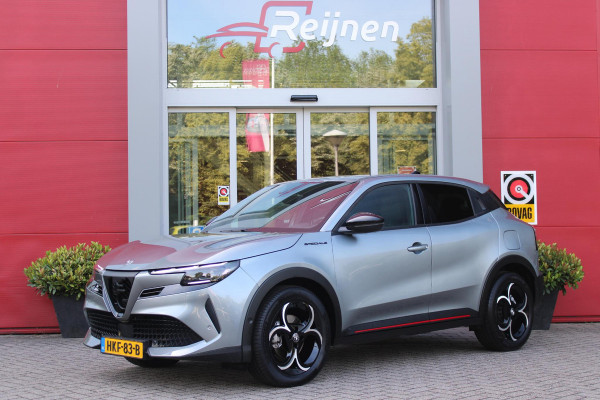 Alfa Romeo junior 1.2 Turbo 145PK Hybrid IBRIDA SPECIALE | TECHNO PACK: LEX MATRIX KOPLAMPEN/AUTOMATISCH DIMMENDE BINNENSPIEGEL/DRAADLOZE TELEFOONLADER/DODEHOEK DETECTIE/ELEKTRISCH BEDIENBARE ACHTERKLEP/KEYLESS ENTRY EN START/ADAPTIVE CRUISE CONTROL/ACHTERUITRIJ CAMERA | VOORRUIT VERWARMING | ELEKTRISCH BEDIENBARE BESTUURDERSSTOEL MET MASSAGE FUNCTIE | PARKEERSENSOREN VOOR + ACHTER | STOEL VERWARMING | CLIMATE CONTROL | DRAADLOZE APPLE CARPLAY/ANDROID AUTO | NAVIGATIE | 18" LICHTMETALEN VELGEN |