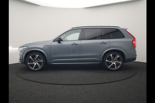 Volvo XC90 T8 Recharge AWD R-Design 7 Pers Long Range PHEV 456pk Dealer O.H | Luchtvering | Trekhaak Af Fabriek | Panodak | 360 Camera | Adaptive Cruise | Harman  / Kardon | Alcantara Sportstoelen Memory & Verwarmd | Keyless | Pilot Assist | Apple Carplay | Stuur Verwarmd | BLIS | Adaptive LED | Navigatie | Virtual | DAB | 22"L.M | Plug In Hybrid |