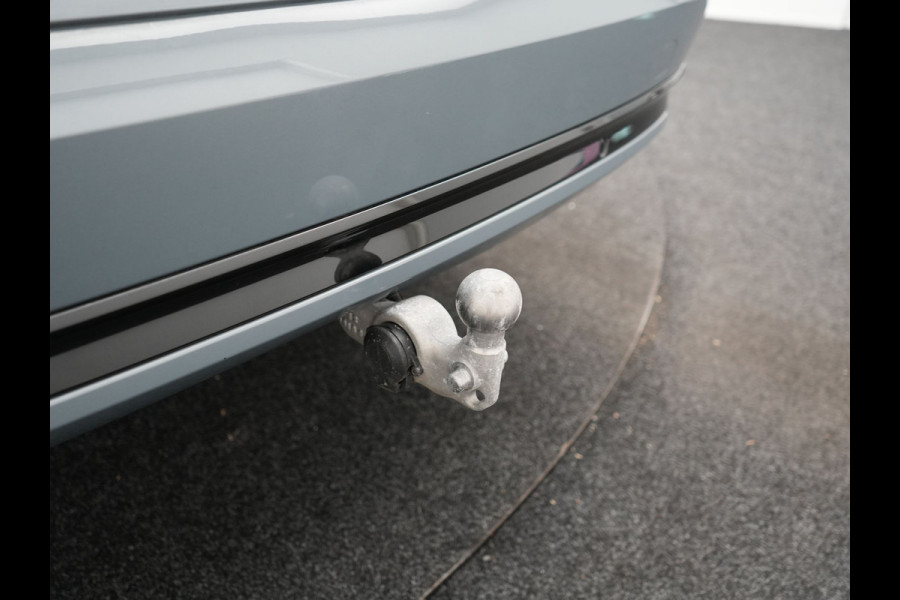 Volvo XC90 T8 Recharge AWD R-Design 7 Pers Long Range PHEV 456pk Dealer O.H | Luchtvering | Trekhaak Af Fabriek | Panodak | 360 Camera | Adaptive Cruise | Harman  / Kardon | Alcantara Sportstoelen Memory & Verwarmd | Keyless | Pilot Assist | Apple Carplay | Stuur Verwarmd | BLIS | Adaptive LED | Navigatie | Virtual | DAB | 22"L.M | Plug In Hybrid |
