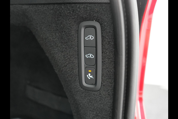 Volvo XC90 T8 Recharge AWD R-Design 7 Pers Long Range PHEV 456pk Dealer O.H | Luchtvering | Trekhaak Af Fabriek | Panodak | 360 Camera | Adaptive Cruise | Harman  / Kardon | Alcantara Sportstoelen Memory & Verwarmd | Keyless | Pilot Assist | Apple Carplay | Stuur Verwarmd | BLIS | Adaptive LED | Navigatie | Virtual | DAB | 22"L.M | Plug In Hybrid |