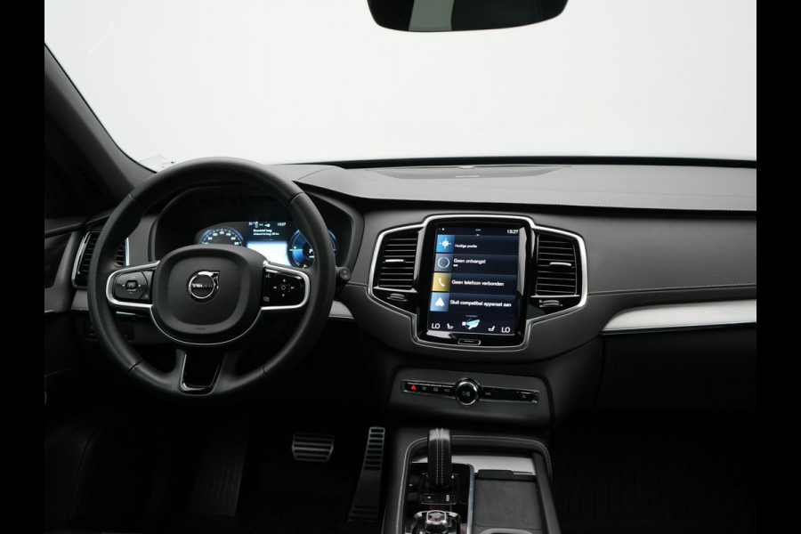 Volvo XC90 T8 Recharge AWD R-Design 7 Pers Long Range PHEV 456pk Dealer O.H | Luchtvering | Trekhaak Af Fabriek | Panodak | 360 Camera | Adaptive Cruise | Harman  / Kardon | Alcantara Sportstoelen Memory & Verwarmd | Keyless | Pilot Assist | Apple Carplay | Stuur Verwarmd | BLIS | Adaptive LED | Navigatie | Virtual | DAB | 22"L.M | Plug In Hybrid |