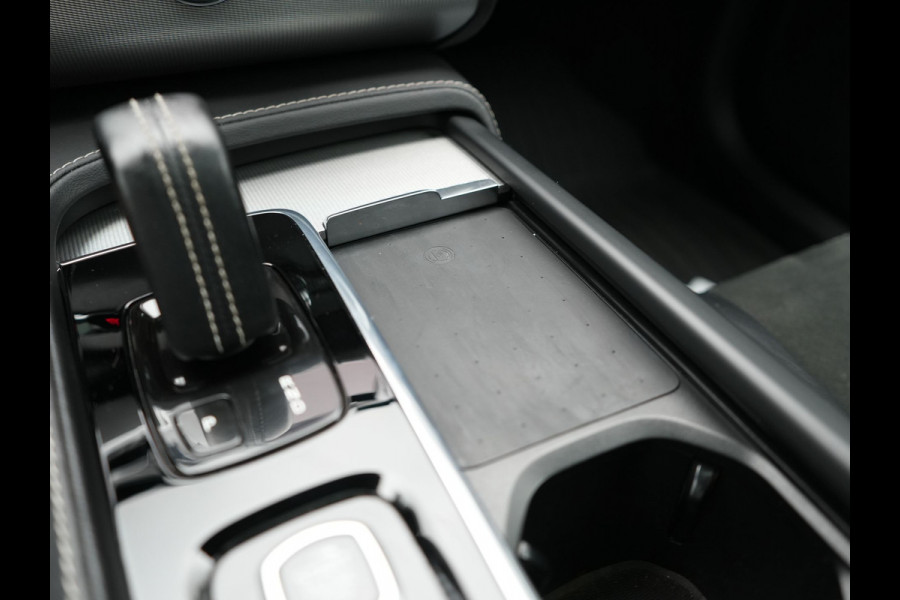 Volvo XC90 T8 Recharge AWD R-Design 7 Pers Long Range PHEV 456pk Dealer O.H | Luchtvering | Trekhaak Af Fabriek | Panodak | 360 Camera | Adaptive Cruise | Harman  / Kardon | Alcantara Sportstoelen Memory & Verwarmd | Keyless | Pilot Assist | Apple Carplay | Stuur Verwarmd | BLIS | Adaptive LED | Navigatie | Virtual | DAB | 22"L.M | Plug In Hybrid |