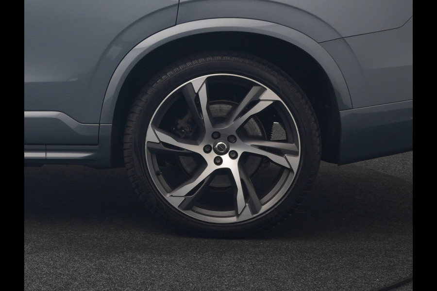 Volvo XC90 T8 Recharge AWD R-Design 7 Pers Long Range PHEV 456pk Dealer O.H | Luchtvering | Trekhaak Af Fabriek | Panodak | 360 Camera | Adaptive Cruise | Harman  / Kardon | Alcantara Sportstoelen Memory & Verwarmd | Keyless | Pilot Assist | Apple Carplay | Stuur Verwarmd | BLIS | Adaptive LED | Navigatie | Virtual | DAB | 22"L.M | Plug In Hybrid |