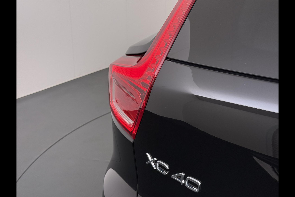 Volvo XC40 1.5 T4 Plug-in hybrid Core Bright VAN: 34.900,- VOOR: 32.877,- UW WKVOORDEEL: 2.023,- | BOMVOL! | STOEL + STUURVERWARMING |ELEK. TREKHAAK | KEYLESS | DODEHOEK | ADAP. CRUISE | CAMERA | ELEK. ACHTERKLEP | DRAADLOZE TEL LADER | RIJKLAAR! MET 12 MND BOVAG GARANTIE | DEALER ONDERHOUDEN