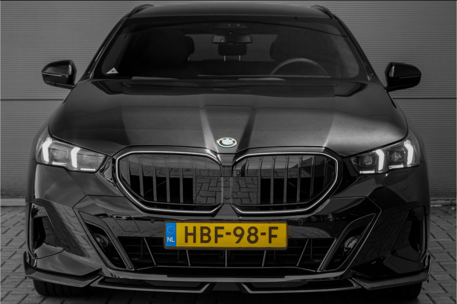 BMW 5 Serie Touring 530e M-Sport Pro B&W HUD ACC Iconic M-Performance 21"