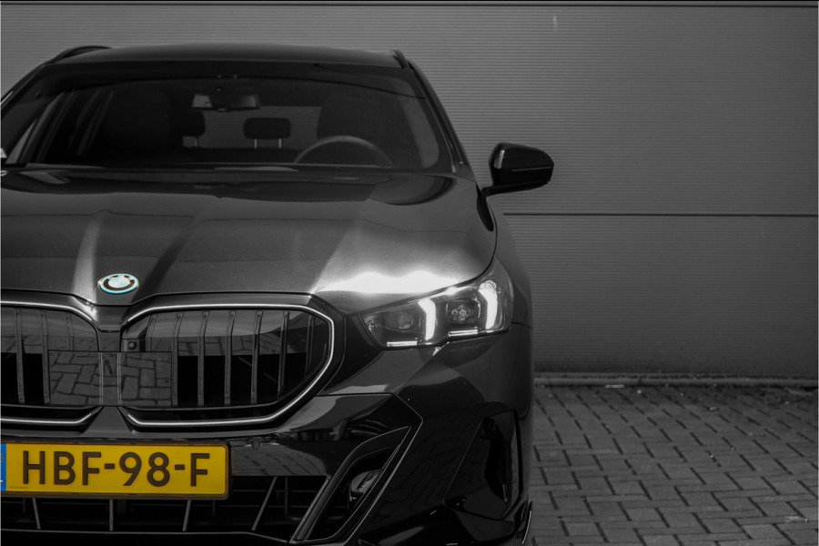 BMW 5 Serie Touring 530e M-Sport Pro B&W HUD ACC Iconic M-Performance 21"
