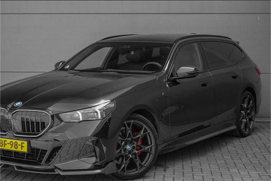BMW 5 Serie Touring 530e M-Sport Pro B&W HUD ACC Iconic M-Performance 21"