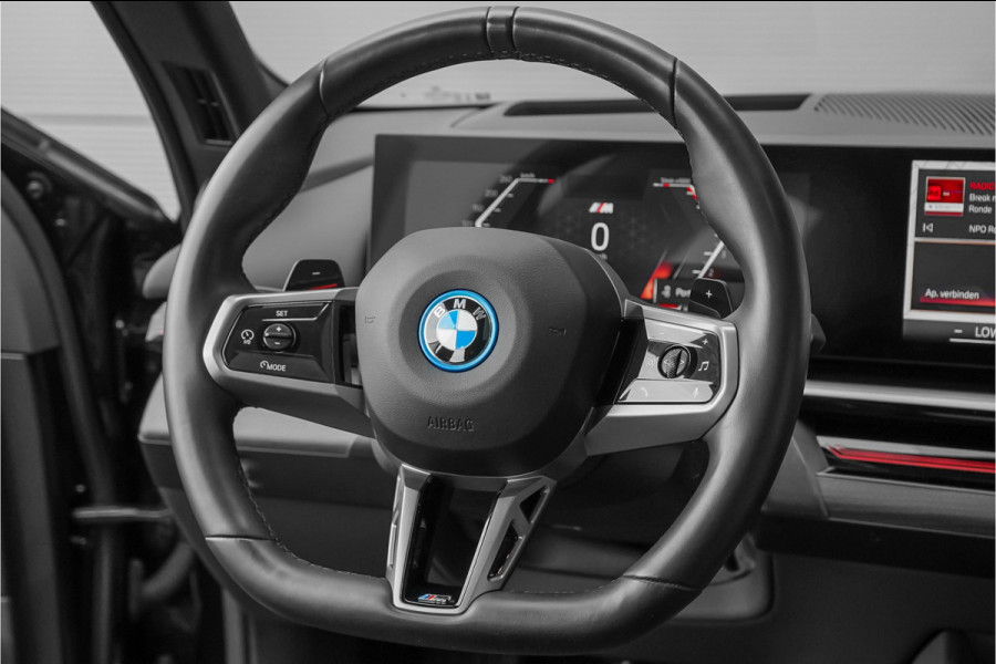 BMW 5 Serie Touring 530e M-Sport Pro B&W HUD ACC Iconic M-Performance 21"