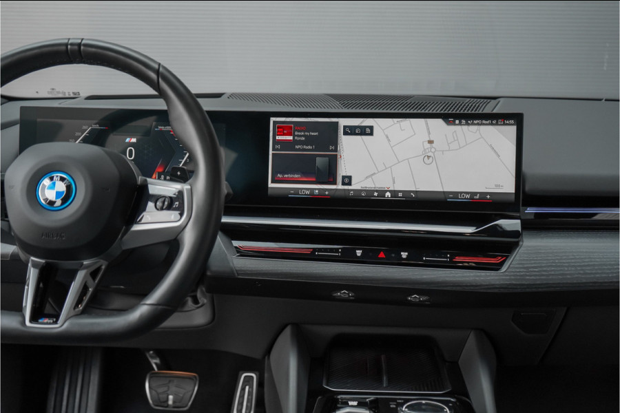 BMW 5 Serie Touring 530e M-Sport Pro B&W HUD ACC Iconic M-Performance 21"