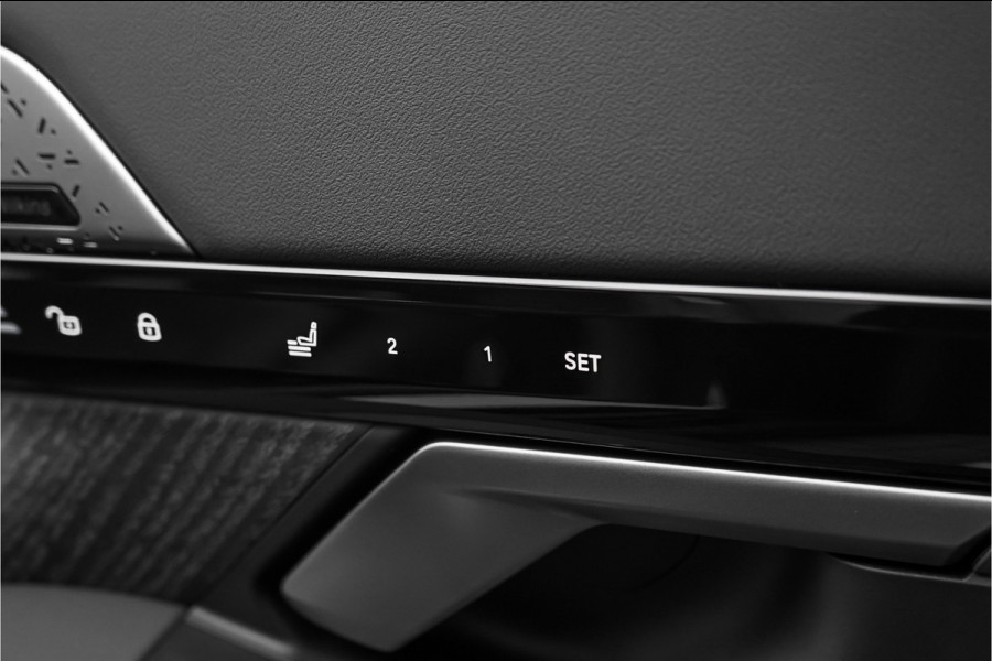BMW 5 Serie Touring 530e M-Sport Pro B&W HUD ACC Iconic M-Performance 21"