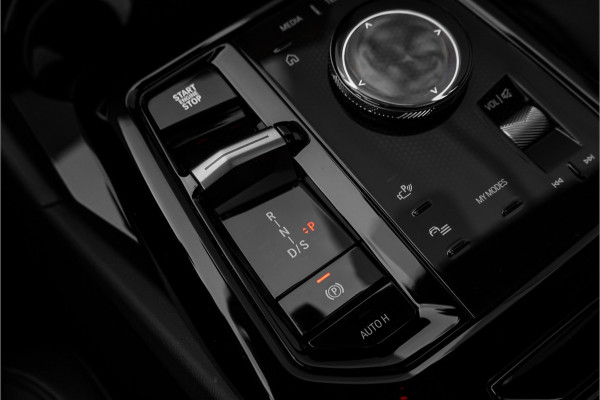 BMW 5 Serie Touring 530e M-Sport Pro B&W HUD ACC Iconic M-Performance 21"