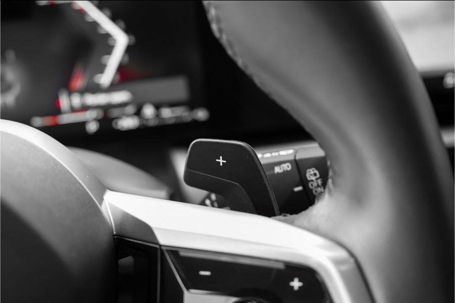 BMW 5 Serie Touring 530e M-Sport Pro B&W HUD ACC Iconic M-Performance 21"