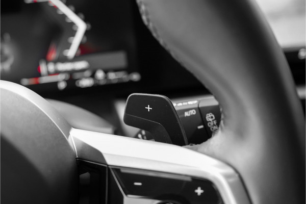 BMW 5 Serie Touring 530e M-Sport Pro B&W HUD ACC Iconic M-Performance 21"