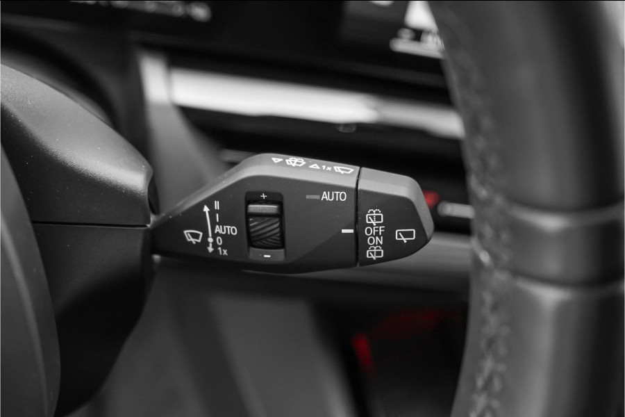 BMW 5 Serie Touring 530e M-Sport Pro B&W HUD ACC Iconic M-Performance 21"