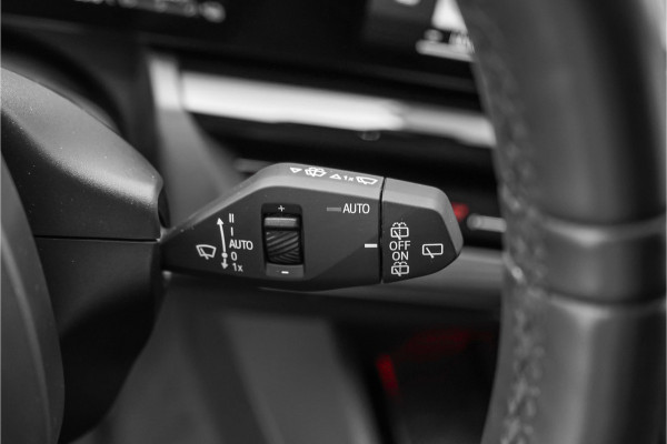 BMW 5 Serie Touring 530e M-Sport Pro B&W HUD ACC Iconic M-Performance 21"