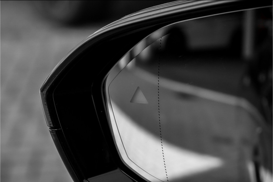 BMW 5 Serie Touring 530e M-Sport Pro B&W HUD ACC Iconic M-Performance 21"
