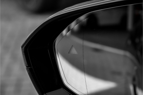 BMW 5 Serie Touring 530e M-Sport Pro B&W HUD ACC Iconic M-Performance 21"