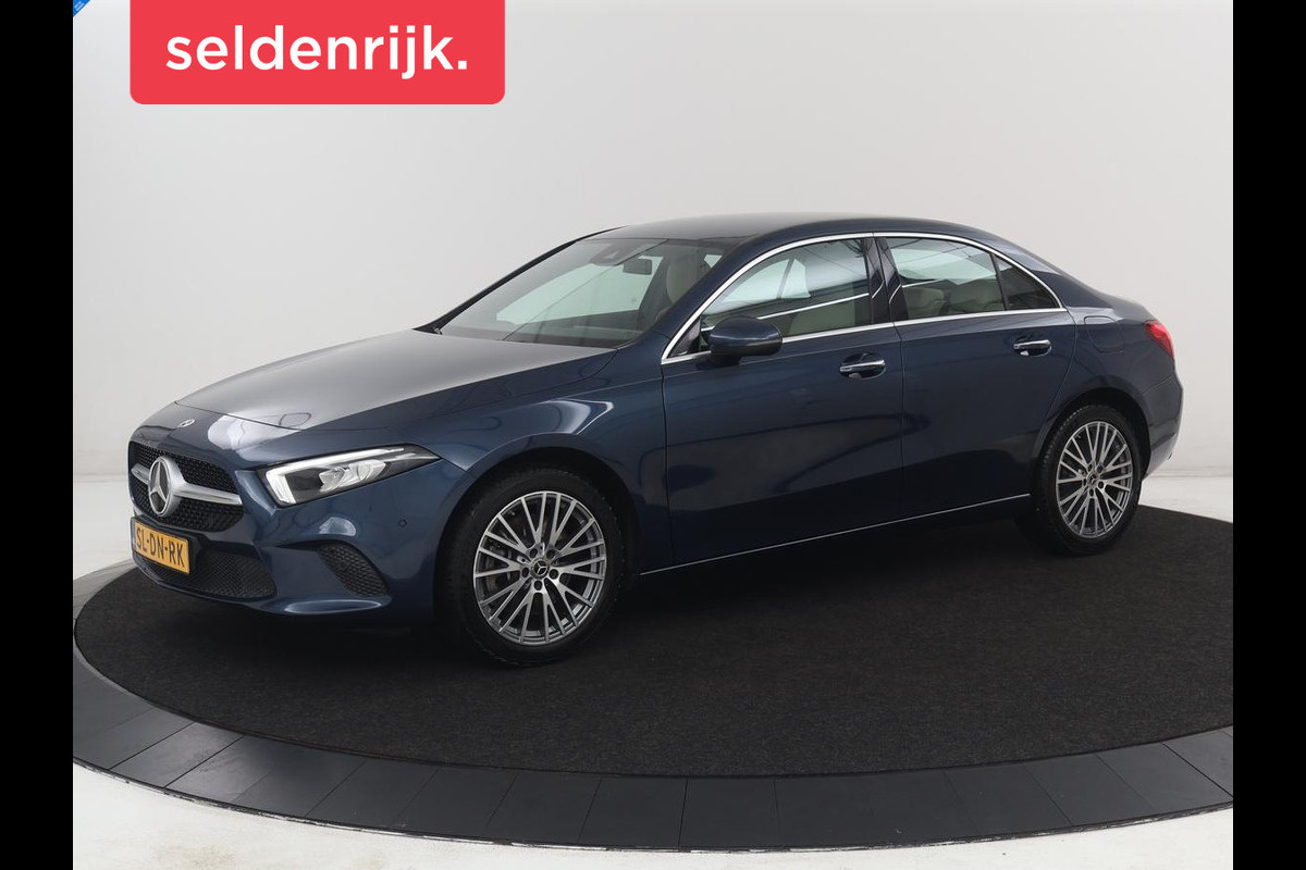 Mercedes-Benz A-Klasse 250e Urban | SOH 93.2% | Leder | Adaptive cruise | Keyless | Stoelverwarming | Sfeerverlichting | Widescreen | Camera | Park Assist | Navigatie | 18" velgen | PHEV | Plug in