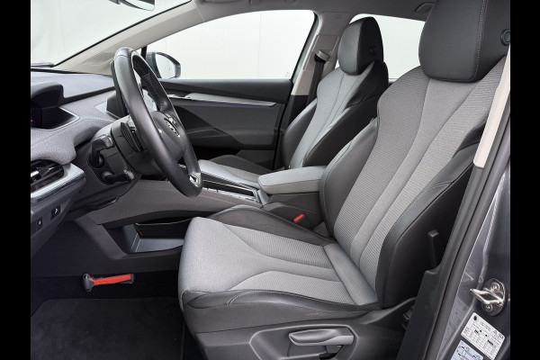 Škoda ENYAQ iV 60 SOH 91% Warmtepomp Adap.Cruise Stuur+Stoelverwarming Camera 3-Zone Ecc Navi Apple Carplay Android Auto Keyless Advanced Pdc Lane Assist Dodehoek Assist Lmv 19" Bluetooth DAB Virtual Cockpit Verkeersbord Detectie 1e Eigenaar Origineel Nederlandse Auto Dealeronderhouden