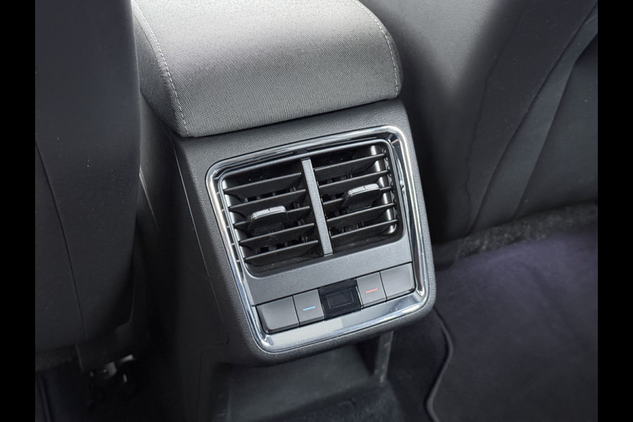Škoda ENYAQ iV 60 SOH 91% Warmtepomp Adap.Cruise Stuur+Stoelverwarming Camera 3-Zone Ecc Navi Apple Carplay Android Auto Keyless Advanced Pdc Lane Assist Dodehoek Assist Lmv 19" Bluetooth DAB Virtual Cockpit Verkeersbord Detectie 1e Eigenaar Origineel Nederlandse Auto Dealeronderhouden