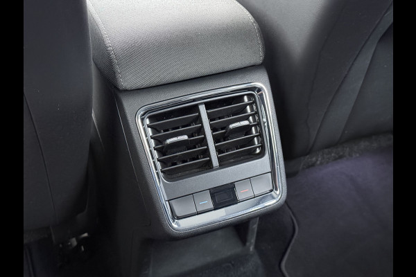 Škoda ENYAQ iV 60 SOH 91% Warmtepomp Adap.Cruise Stuur+Stoelverwarming Camera 3-Zone Ecc Navi Apple Carplay Android Auto Keyless Advanced Pdc Lane Assist Dodehoek Assist Lmv 19" Bluetooth DAB Virtual Cockpit Verkeersbord Detectie 1e Eigenaar Origineel Nederlandse Auto Dealeronderhouden