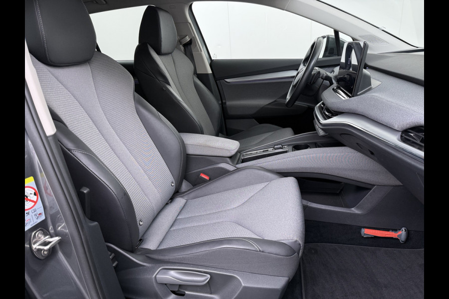 Škoda ENYAQ iV 60 SOH 91% Warmtepomp Adap.Cruise Stuur+Stoelverwarming Camera 3-Zone Ecc Navi Apple Carplay Android Auto Keyless Advanced Pdc Lane Assist Dodehoek Assist Lmv 19" Bluetooth DAB Virtual Cockpit Verkeersbord Detectie 1e Eigenaar Origineel Nederlandse Auto Dealeronderhouden