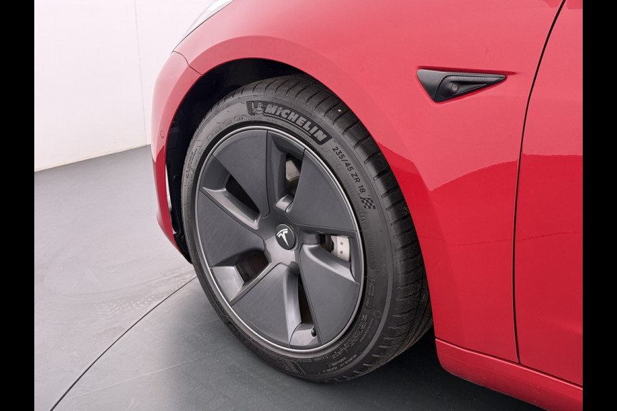 Tesla Model 3 Long Range AWD 75kWh Facelift Warmtepomp Elek.Achterklep Draadloze Tel.lader Leder Panoramadak Adap.Cruise Camera's Navi Ecc Sto Intel Atom® Lmv Lane Assist Dodehoekwaarschuwing Keyless Elek.Stoelen+Memory Google®-Maps Fabrieksgarantie op motor en accu tot 17-11-2028/192.000km