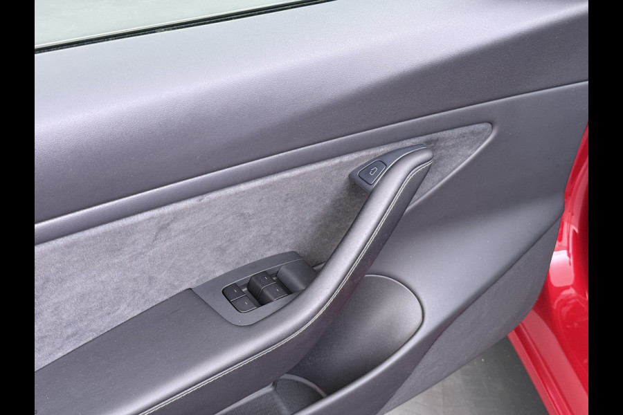 Tesla Model 3 Long Range AWD 75kWh Facelift Warmtepomp Elek.Achterklep Draadloze Tel.lader Leder Panoramadak Adap.Cruise Camera's Navi Ecc Sto Intel Atom® Lmv Lane Assist Dodehoekwaarschuwing Keyless Elek.Stoelen+Memory Google®-Maps Fabrieksgarantie op motor en accu tot 17-11-2028/192.000km