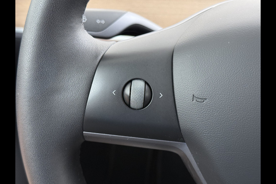 Tesla Model 3 Long Range AWD 75kWh Facelift Warmtepomp Elek.Achterklep Draadloze Tel.lader Leder Panoramadak Adap.Cruise Camera's Navi Ecc Sto Intel Atom® Lmv Lane Assist Dodehoekwaarschuwing Keyless Elek.Stoelen+Memory Google®-Maps Fabrieksgarantie op motor en accu tot 17-11-2028/192.000km