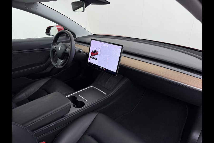 Tesla Model 3 Long Range AWD 75kWh Facelift Warmtepomp Elek.Achterklep Draadloze Tel.lader Leder Panoramadak Adap.Cruise Camera's Navi Ecc Sto Intel Atom® Lmv Lane Assist Dodehoekwaarschuwing Keyless Elek.Stoelen+Memory Google®-Maps Fabrieksgarantie op motor en accu tot 17-11-2028/192.000km