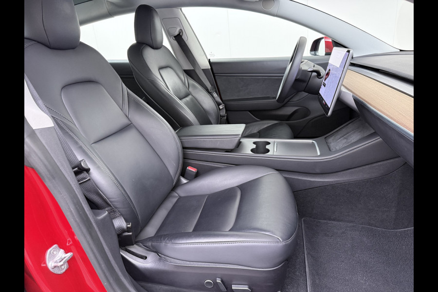 Tesla Model 3 Long Range AWD 75kWh Facelift Warmtepomp Elek.Achterklep Draadloze Tel.lader Leder Panoramadak Adap.Cruise Camera's Navi Ecc Sto Intel Atom® Lmv Lane Assist Dodehoekwaarschuwing Keyless Elek.Stoelen+Memory Google®-Maps Fabrieksgarantie op motor en accu tot 17-11-2028/192.000km
