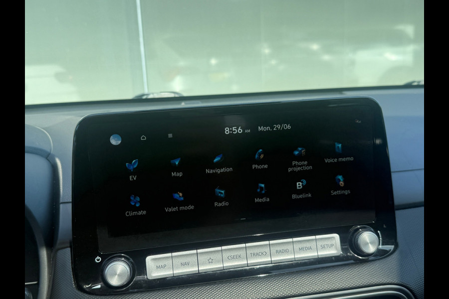 Hyundai Kona EV Premium 64 kWh 100% SOH SCHUIFDAK|TREKHAAK WARMTEPOMP