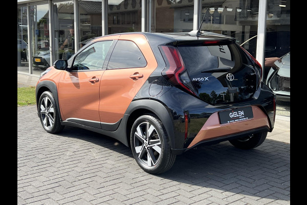 Toyota Aygo X 1.5 Hybrid Pulse | Cinnamon, Bi-Tone, Stoelverwarming, Climate control, Keyless, Parkeersensoren, LED, 17 inch