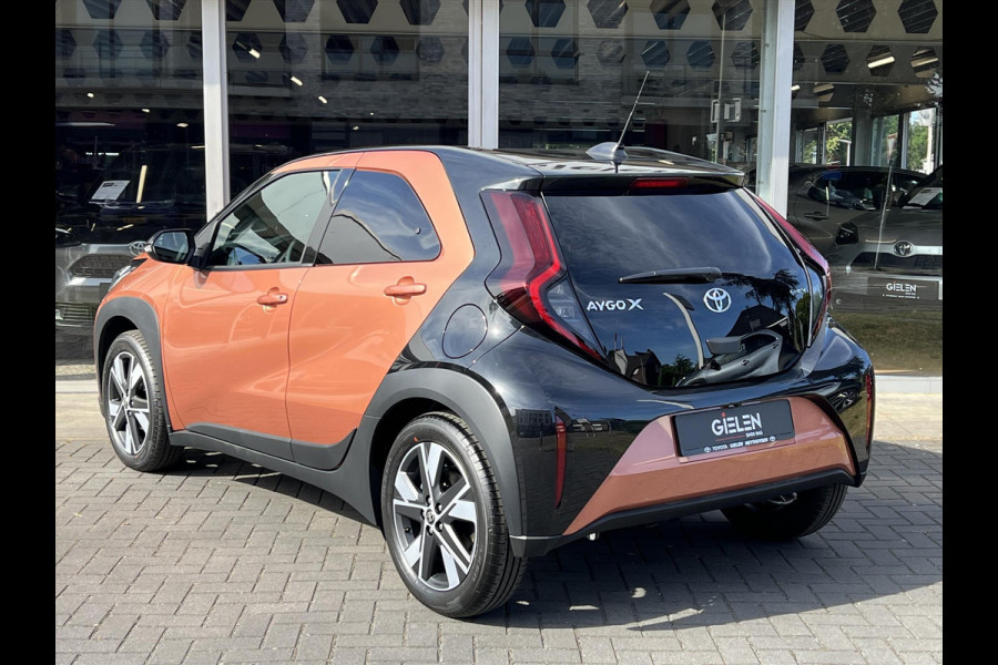 Toyota Aygo X 1.5 Hybrid Pulse | Cinnamon, Bi-Tone, Stoelverwarming, Climate control, Keyless, Parkeersensoren, LED, 17 inch