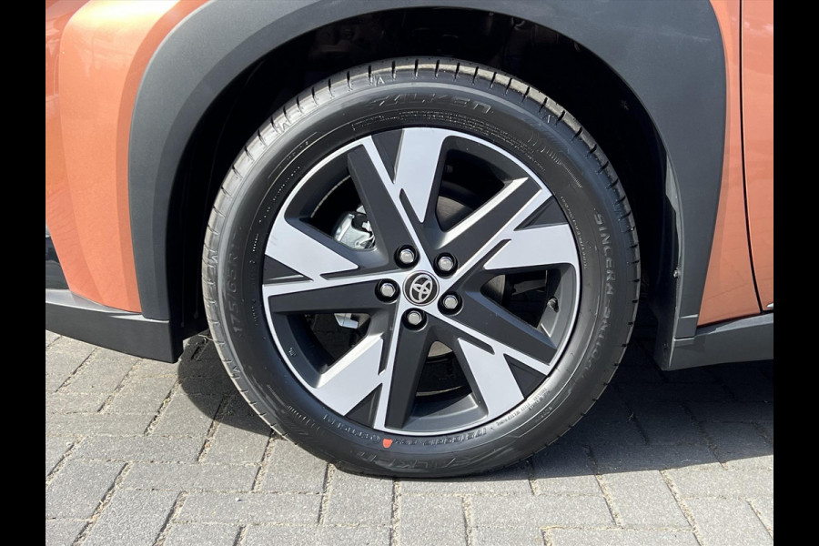 Toyota Aygo X 1.5 Hybrid Pulse | Cinnamon, Bi-Tone, Stoelverwarming, Climate control, Keyless, Parkeersensoren, LED, 17 inch
