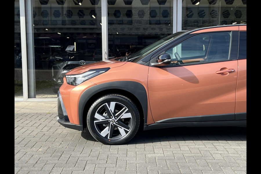 Toyota Aygo X 1.5 Hybrid Pulse | Cinnamon, Bi-Tone, Stoelverwarming, Climate control, Keyless, Parkeersensoren, LED, 17 inch