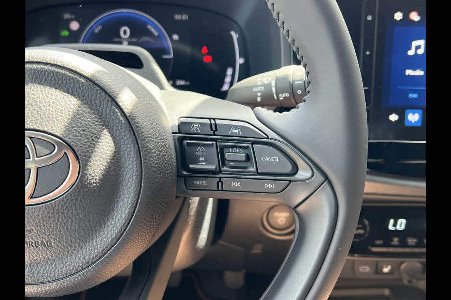 Toyota Aygo X 1.5 Hybrid Pulse | Cinnamon, Bi-Tone, Stoelverwarming, Climate control, Keyless, Parkeersensoren, LED, 17 inch