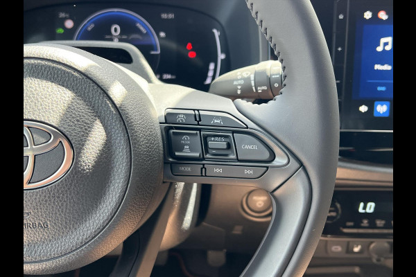 Toyota Aygo X 1.5 Hybrid Pulse | Cinnamon, Bi-Tone, Stoelverwarming, Climate control, Keyless, Parkeersensoren, LED, 17 inch
