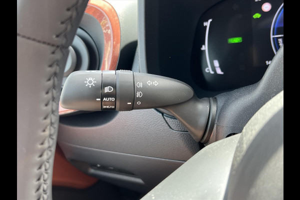 Toyota Aygo X 1.5 Hybrid Pulse | Cinnamon, Bi-Tone, Stoelverwarming, Climate control, Keyless, Parkeersensoren, LED, 17 inch
