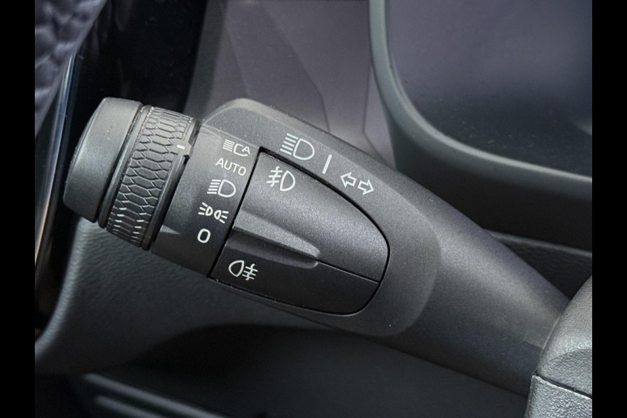 Volvo C40 Recharge Core 69 kWh VAN:32.900,- VOOR:29.770,- UW HERFSTVOORDEEL:3.130,- SOH 93%|VOLVO DEALER ONDERHOUDEN| ACHTERUITRIJCAMERA| PANORAMADAK| STOEL + STUURVERWARMING| RIJKLAARPRIJS INCL. 12 MAANDEN BOVAG GARANTIE|