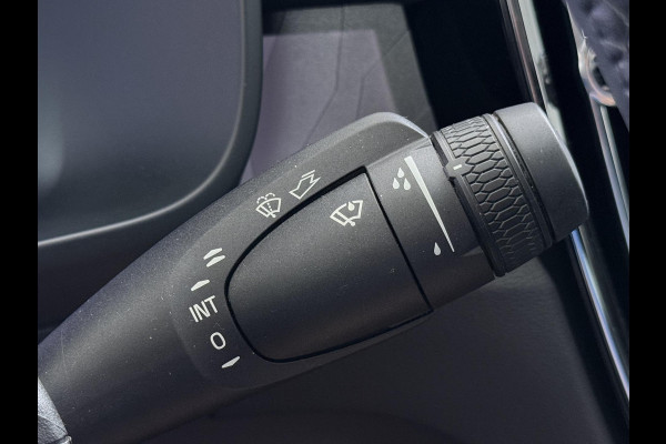 Volvo C40 Recharge Core 69 kWh VAN:32.900,- VOOR:29.770,- UW HERFSTVOORDEEL:3.130,- SOH 93%|VOLVO DEALER ONDERHOUDEN| ACHTERUITRIJCAMERA| PANORAMADAK| STOEL + STUURVERWARMING| RIJKLAARPRIJS INCL. 12 MAANDEN BOVAG GARANTIE|