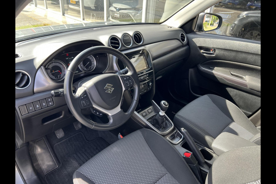 Suzuki Vitara 1.4 Boosterjet Smart Hybrid Select Two-Tone | Dodehoekherkenning, CarPlay, Camera, Stoelverwarming, 1500KG Trekgewicht