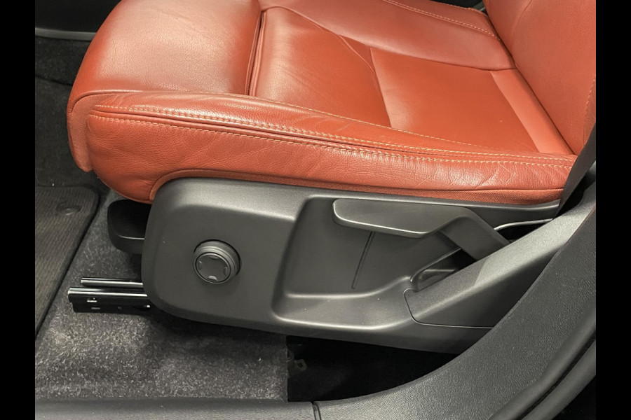 Volvo XC40 1.5 T5 Recharge Inscription Navigatie Apple Carplay Android Auto Camera Parkeersensoren Cruise Control Leder Full LED Stoel- en stuurverwarming Climate Control Lichtmetalen velgen