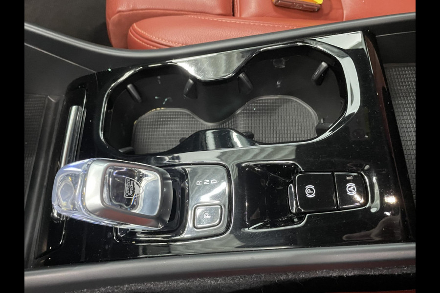 Volvo XC40 1.5 T5 Recharge Inscription Navigatie Apple Carplay Android Auto Camera Parkeersensoren Cruise Control Leder Full LED Stoel- en stuurverwarming Climate Control Lichtmetalen velgen