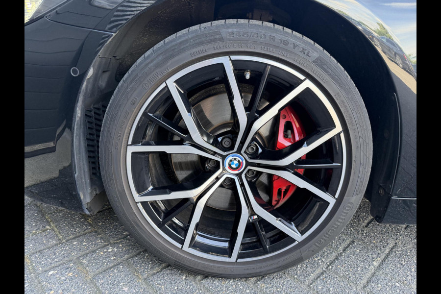BMW 5 Serie Touring 530e M-Sport | Panoramadak | Camera | Head-Up Display | Elektrische Trekhaak | Elektrische Achterklep |