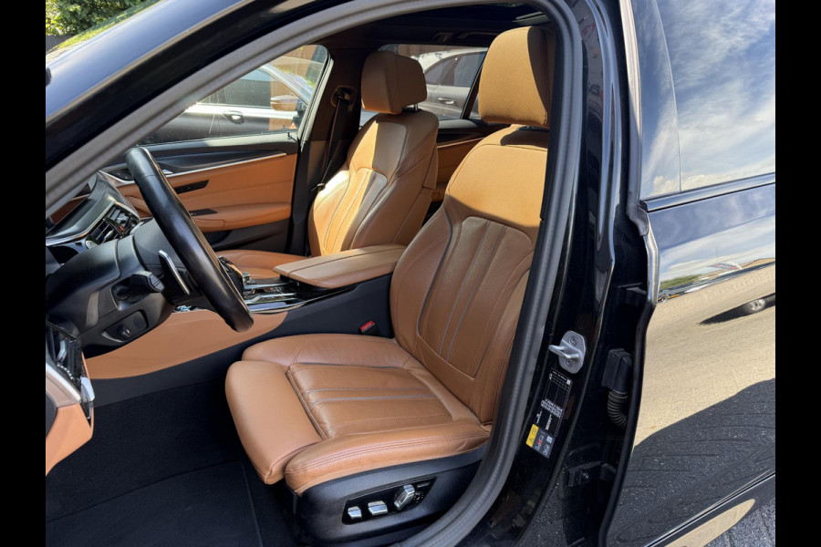 BMW 5 Serie Touring 530e M-Sport | Panoramadak | Camera | Head-Up Display | Elektrische Trekhaak | Elektrische Achterklep |