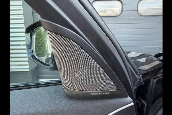 BMW 5 Serie Touring 530e M-Sport | Panoramadak | Camera | Head-Up Display | Elektrische Trekhaak | Elektrische Achterklep |